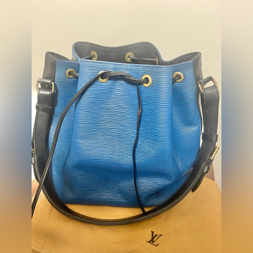 LOUIS VUITTON NOE BUCKET BAG
